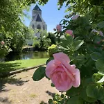 Moulin Moulin Guest house 4*