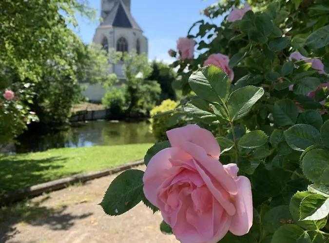 Moulin Moulin Guest house 3*